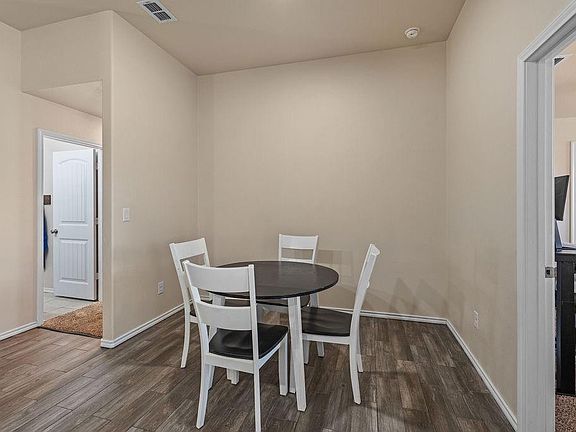 4th image of 14008 Avenue V