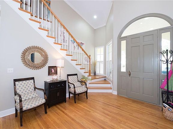 4th image of 1089 SW Lighthouse Dr