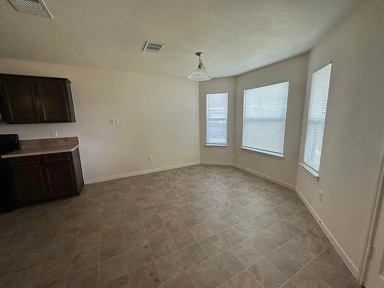 6710 Keechi Valley Dr — Photo 12