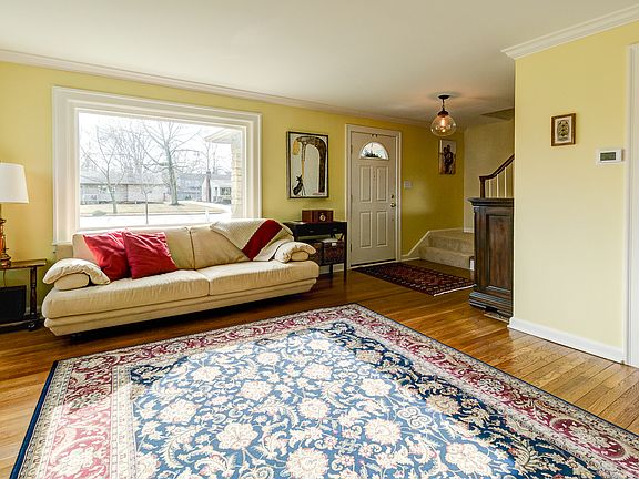 4th image of 2176 Zollinger Rd