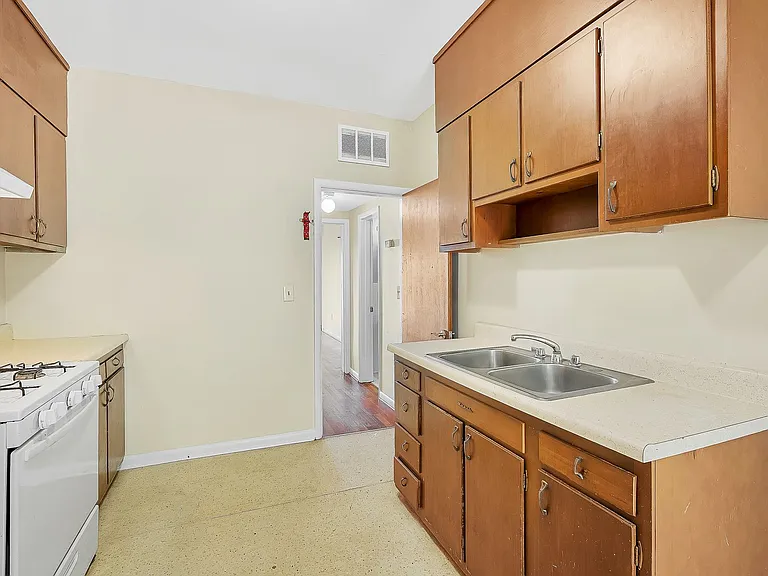 Oakmont Apartments — Photo 28