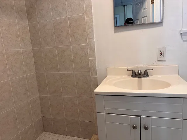 2 bed, 750 sqft, $2,250 — Photo 3