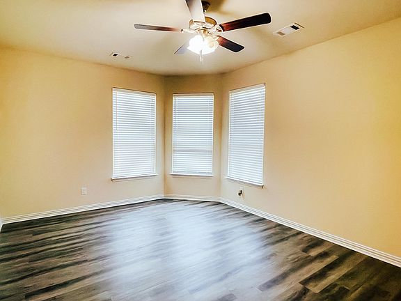 3rd image of 352 Emerald Creek Dr