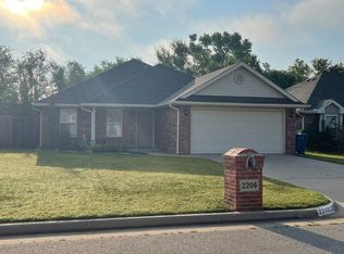 2206 Bradford Cir, Newcastle, OK 73065