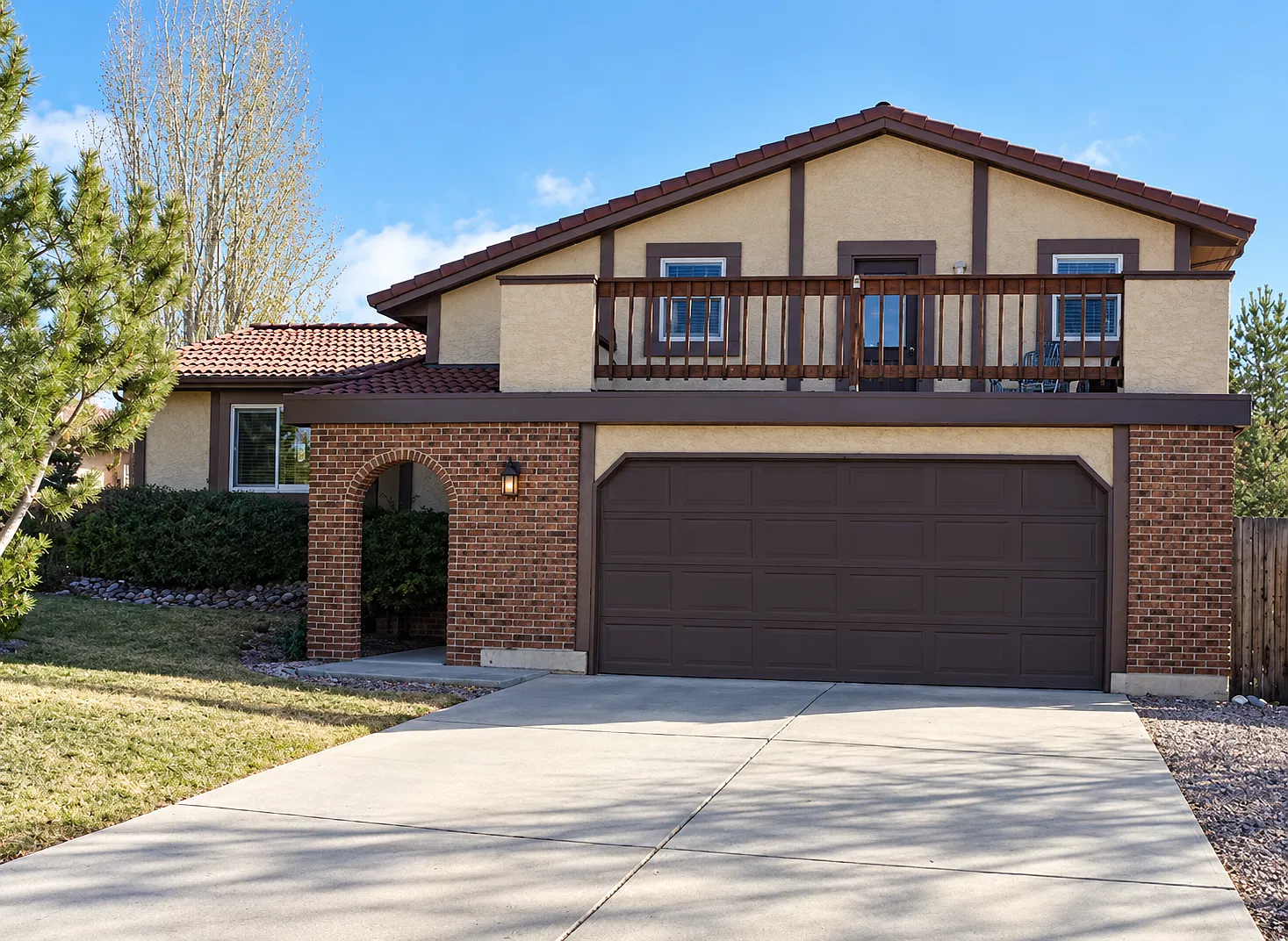 5 bed, 2300 sqft, $2,500 — Photo 2
