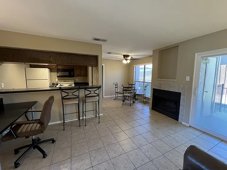 835 W Harwood Rd #C — Photo 4