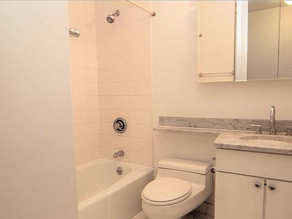 4th image of 393 W 49th St APT 4H