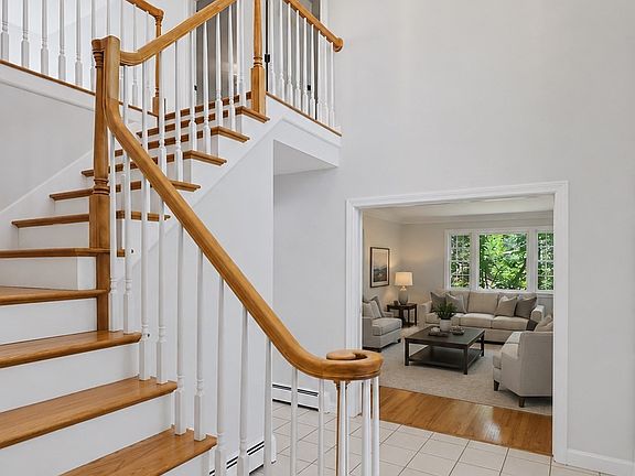 3rd image of 8 Turner Hill Rd