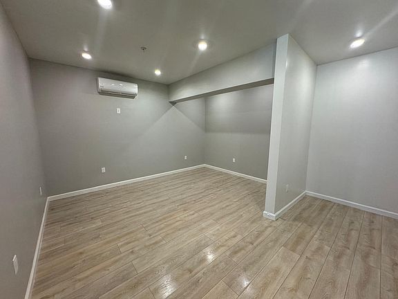 3rd image of 1120 N Kingsley Dr #13