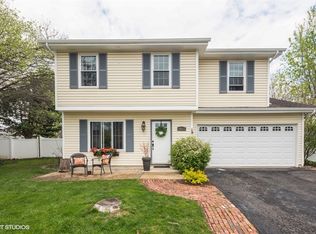 1635 Edinburgh Ct, Aurora, IL 60504