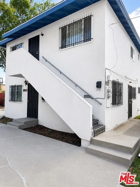 1136 W 109th Pl
