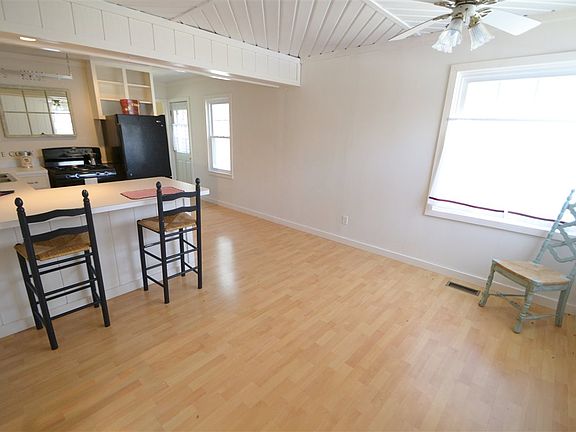 4th image of 3812 Woodlawn St