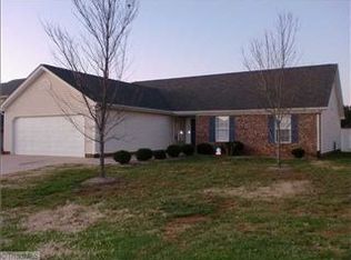 908 Pecan Ridge Cir, Kernersville, NC 27284
