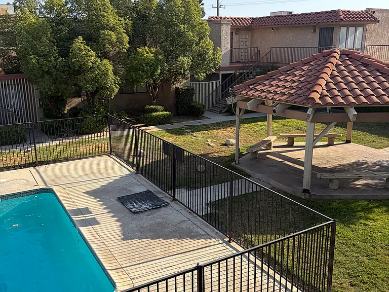 2423 W Acacia Ave — Photo 20