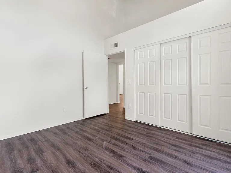 4725 Orion Ave #211 — Photo 9