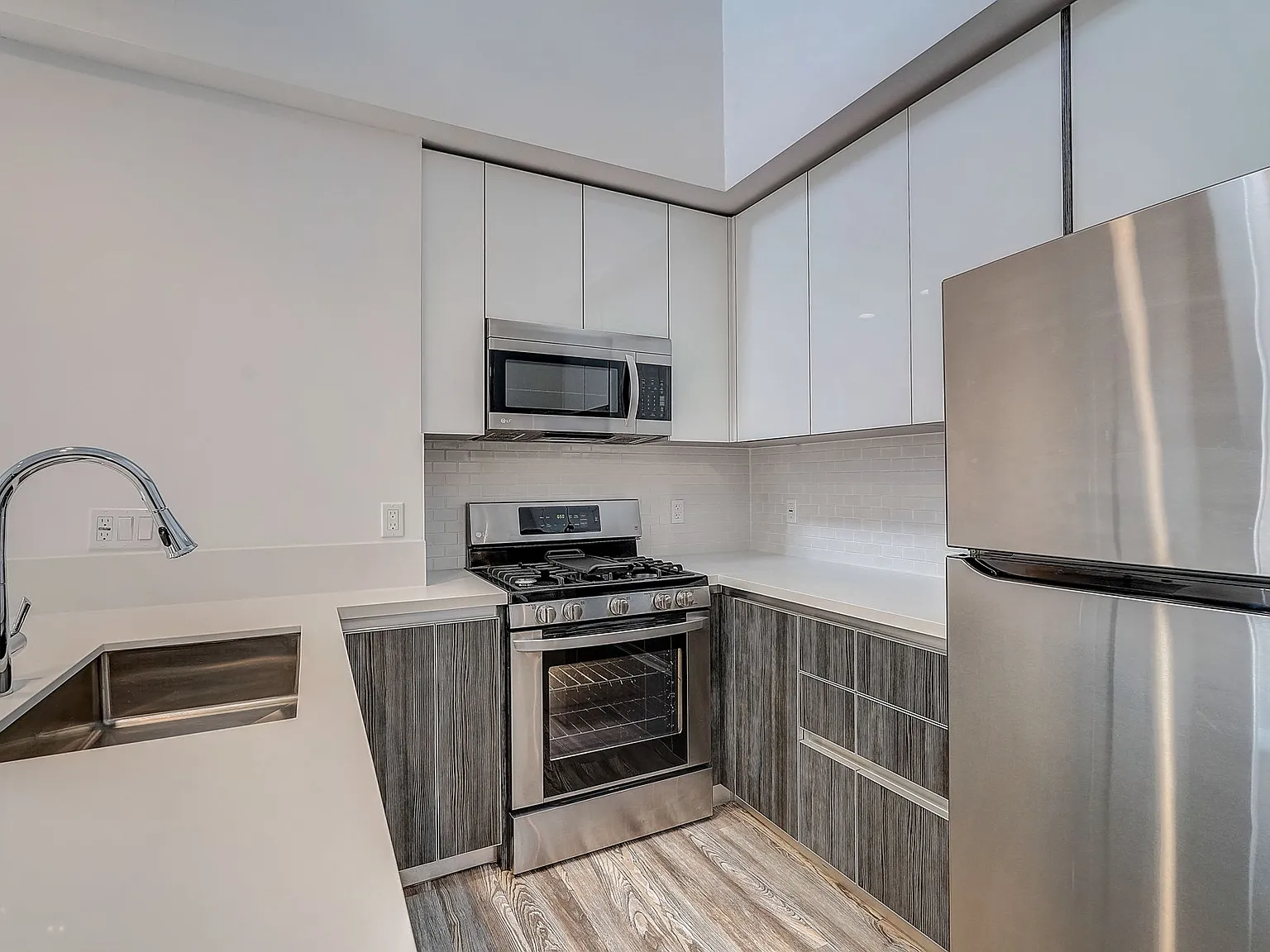 1 bed, 1.5 bath, 850 sqft, $2,200 — Photo 4