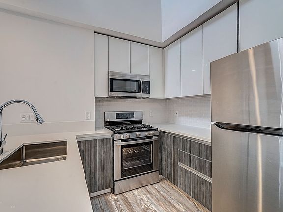 4th image of 519 N Normandie Ave #8