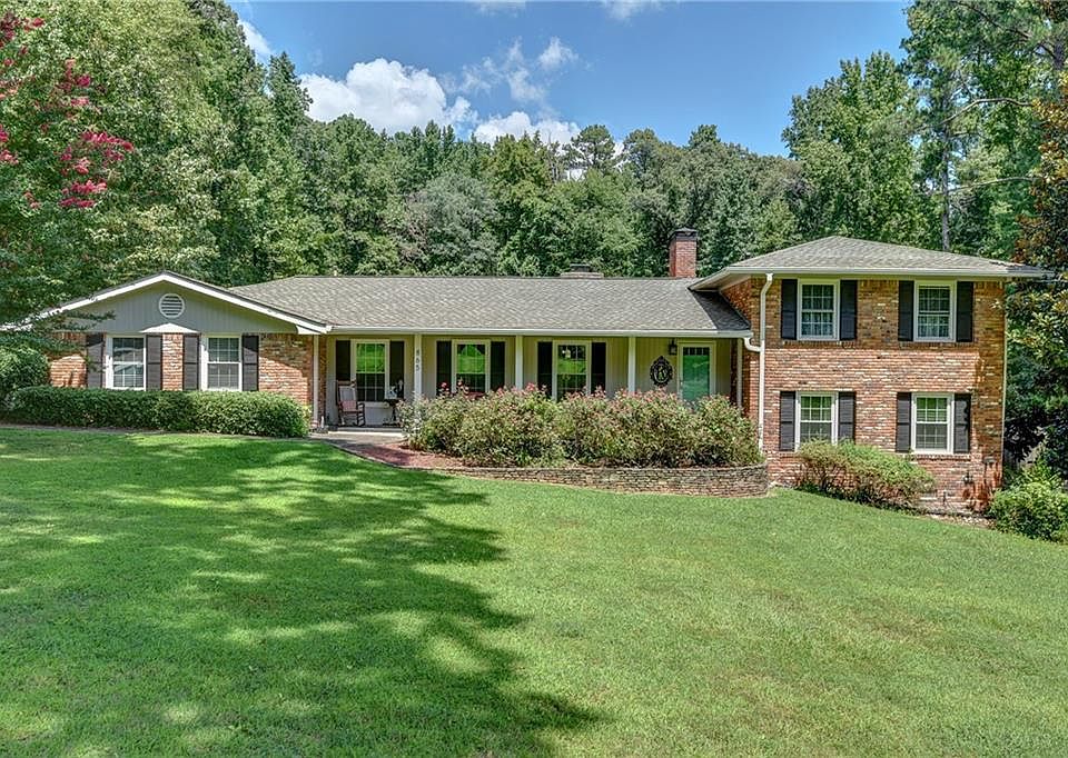 1st image of 865 Hickory Dr