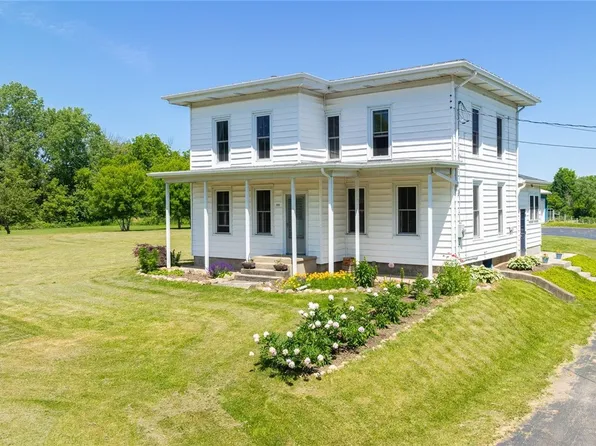 293 W Dezeng St, Clyde, NY 14433