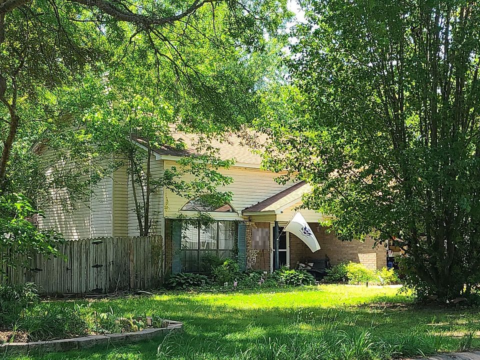 2nd image of 610 Martin Ln