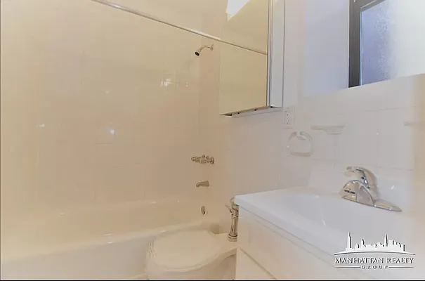 Rented by Manhattan Realty Group | media 6
