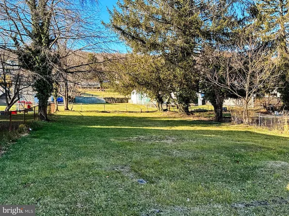 215 Walnut St, Westernport, MD 21562