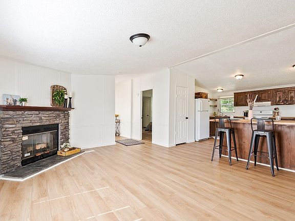 2nd image of 19301 Franklin Tpke