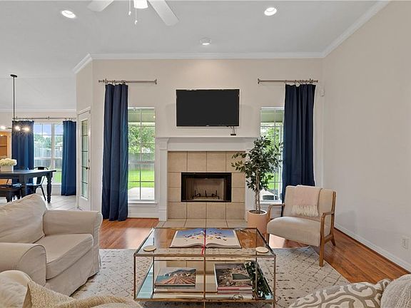 5th image of 620 Willow Creek Dr