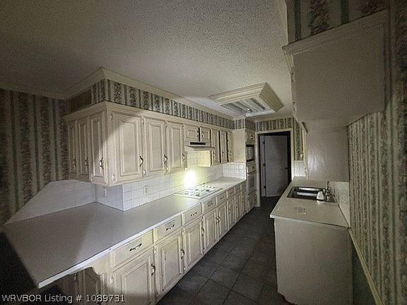 5th image of 3216 Village Rd
