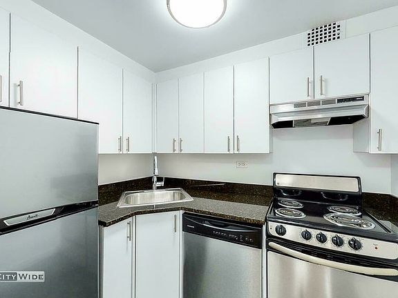 3rd image of 219 E 69th St #12S