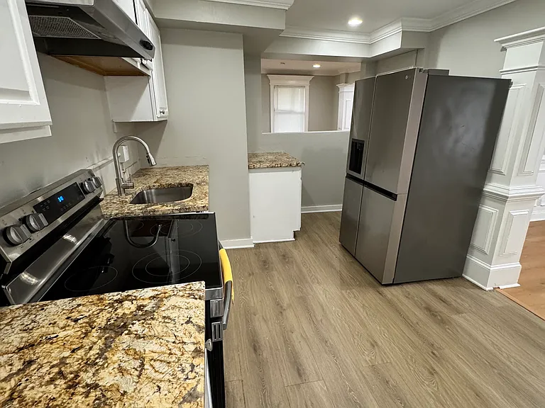 218 N Clayton St — Photo 5