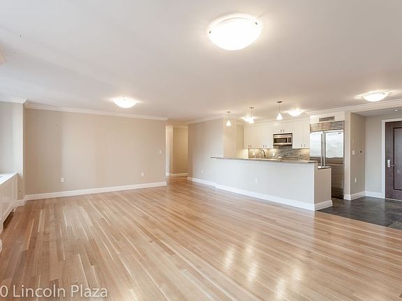 4th image of 30 W 63rd St #15STU