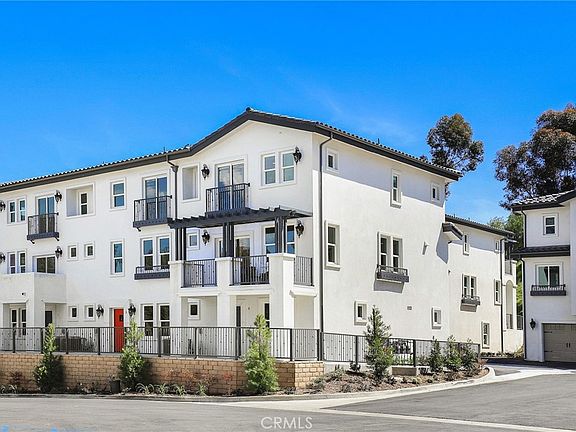2nd image of 9 Oakmont Ln
