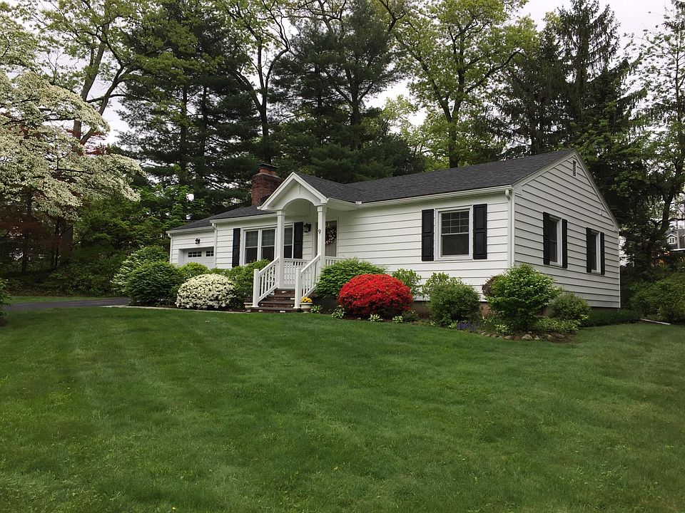 1st image of 9 Briarwood Dr