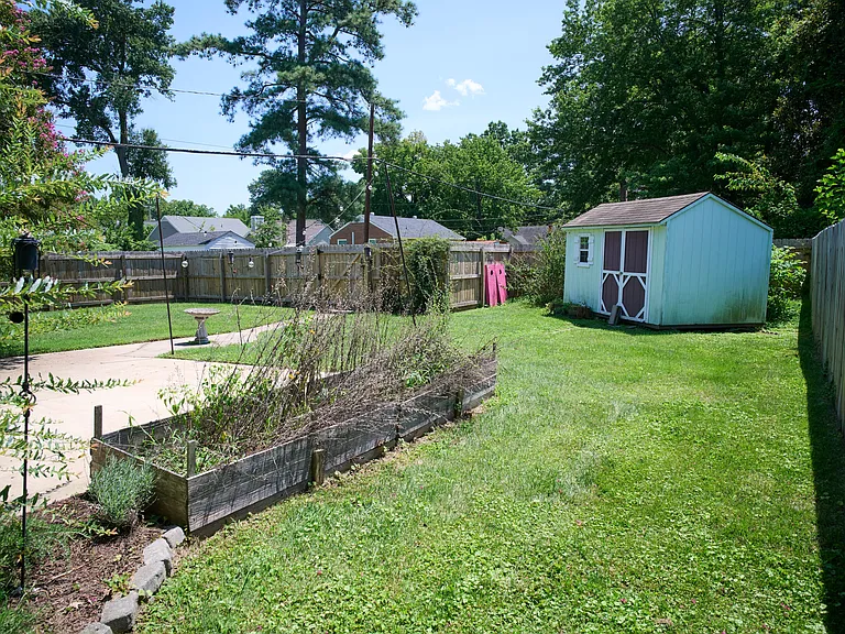 2801 Kenwood Ave — Photo 18