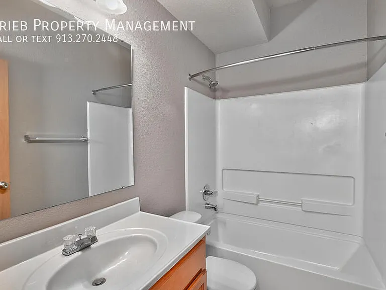 803 Woodson Ct — Photo 7