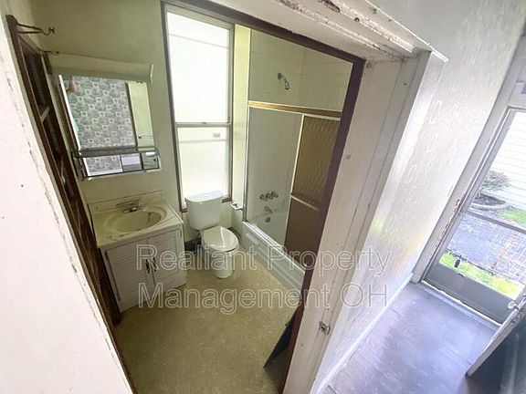 5th image of 6328 Elmwood Ave Unit 2
