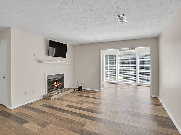 3rd image of 1408 Country Park Dr SE