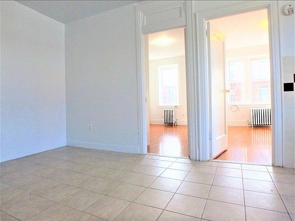 4th image of 4127 67th St APT 3F