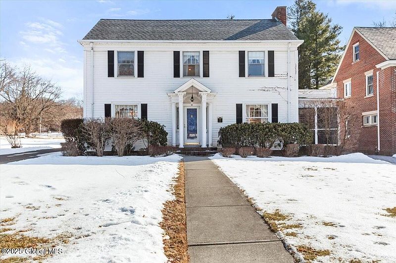 3rd image of 10 Eaton Road