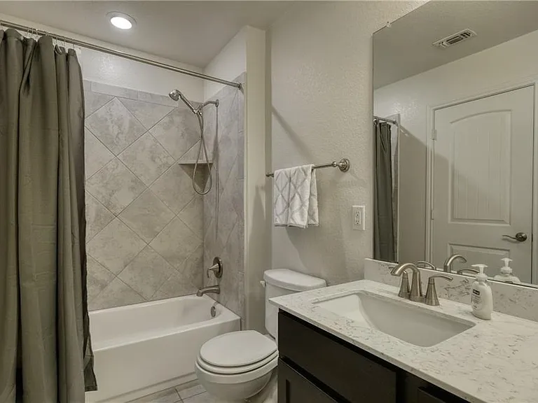 521 Bradford Ln — Photo 21