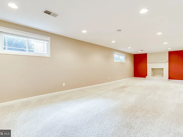 4894 Williamsburg Blvd — Photo 31