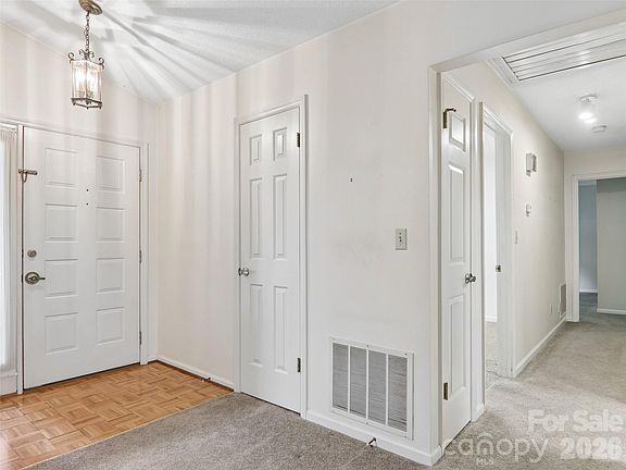 5th image of 1 Bridle Path Ct