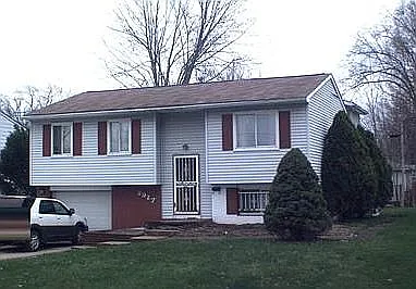 2927 Williamsburg St NW photo 1