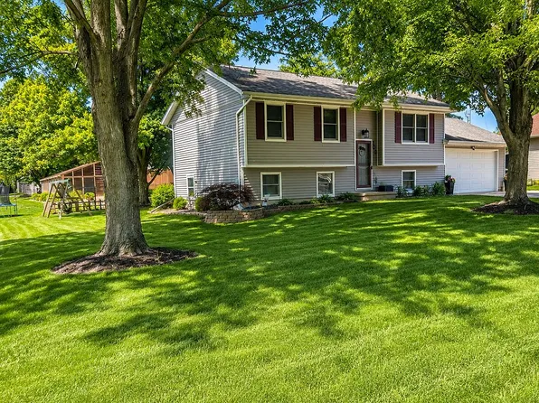 205 N Oak St, Teutopolis, IL 62467