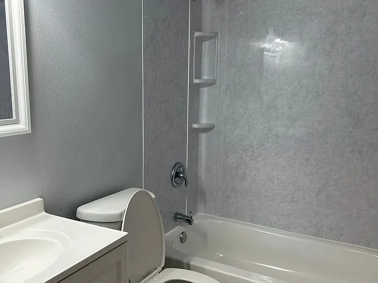 Manatee Bay Apartments — Photo 17