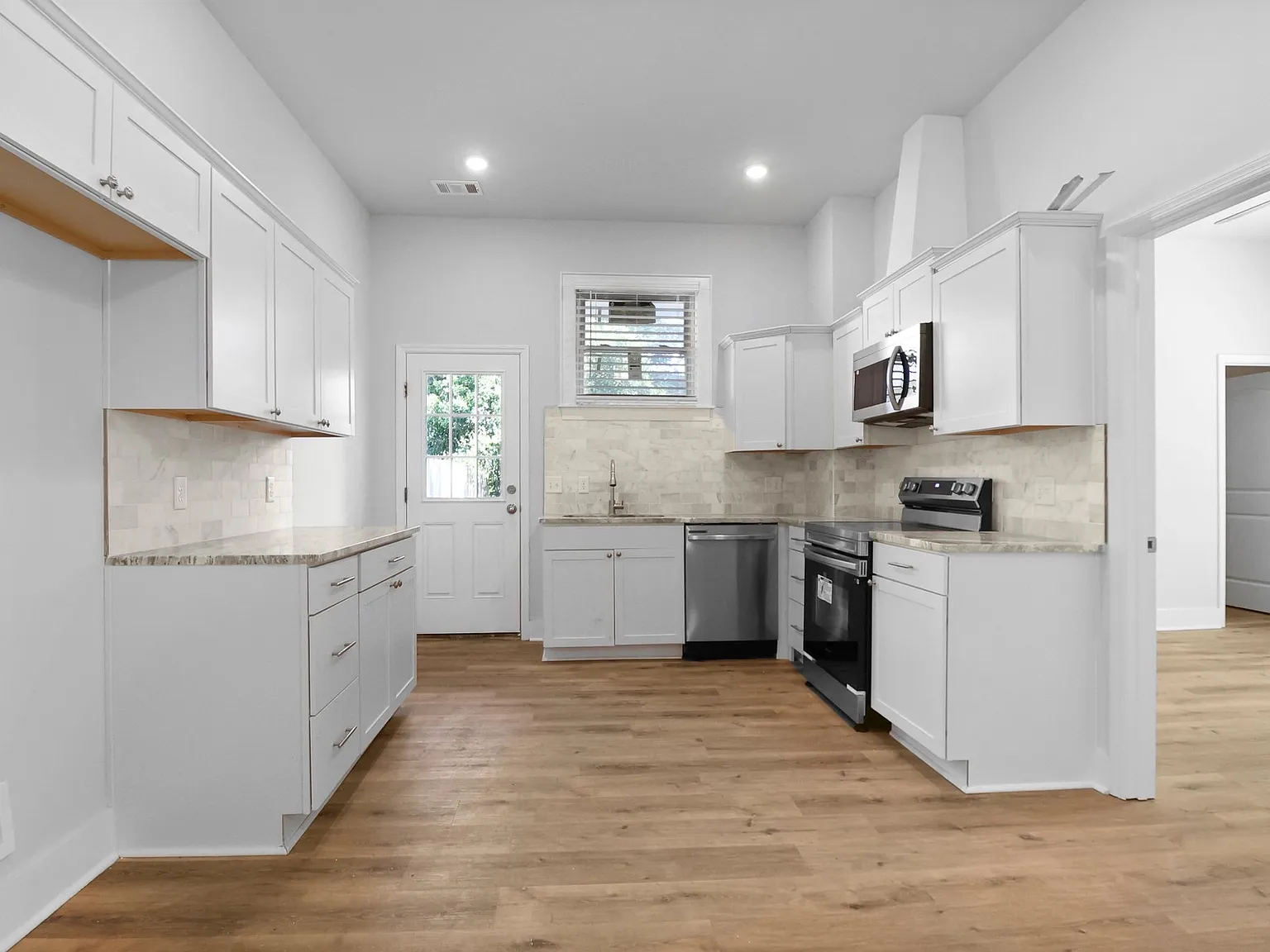 826 W. Victory — Photo 3
