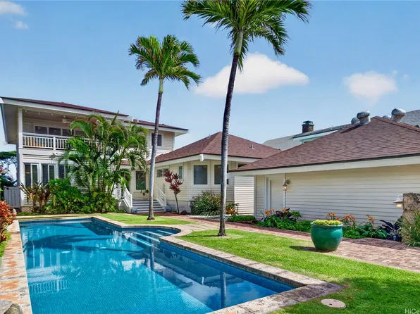 584 Kaimalino St, Kailua, HI 96734