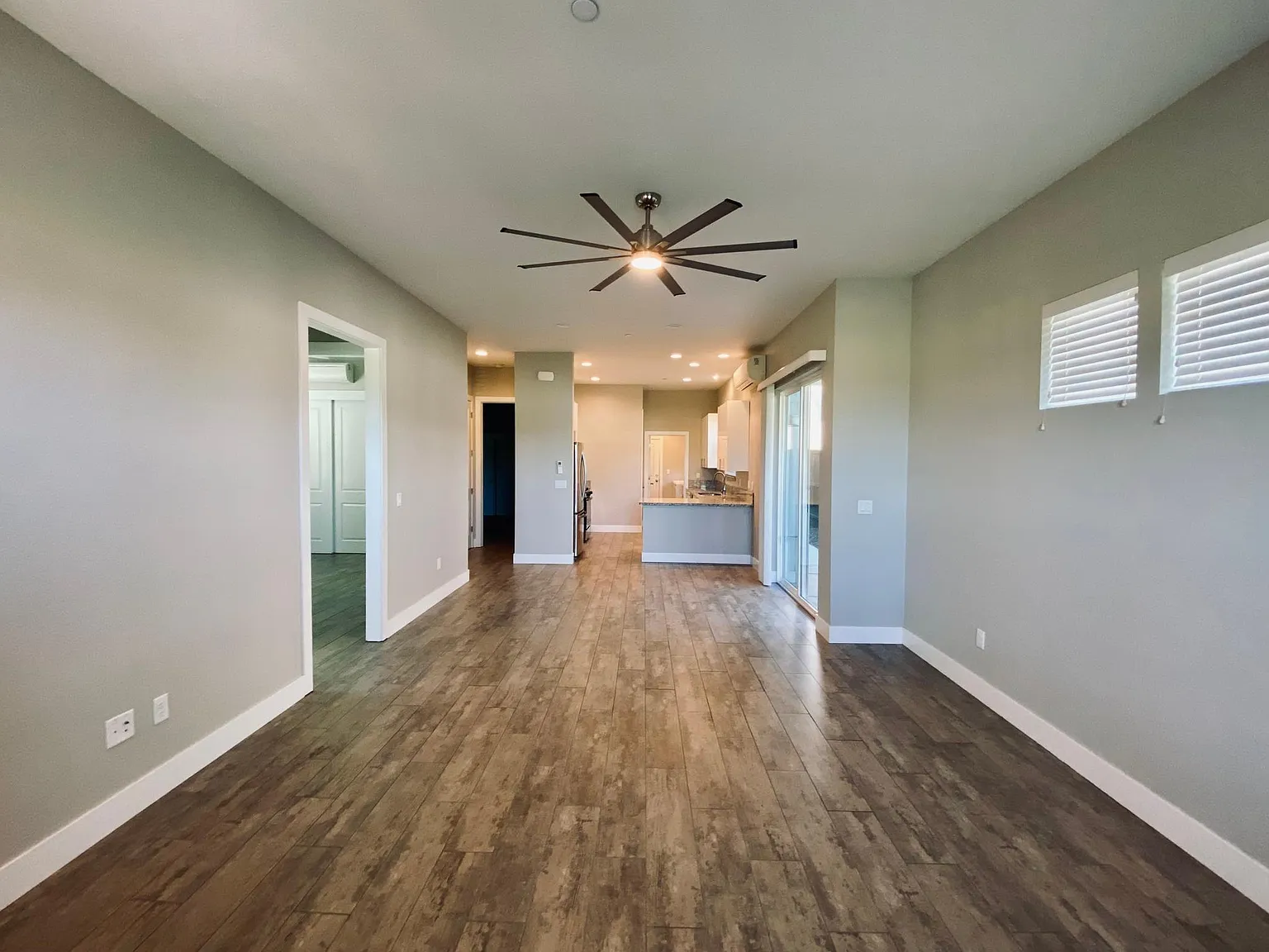 3 bed, 1590 sqft, $2,195 — Photo 3