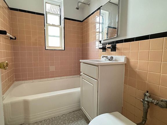 2nd image of 140-59 Ash Ave #534